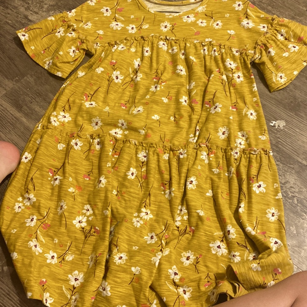 super cute flower dress, size large 14 (juniors) really pretty yellow